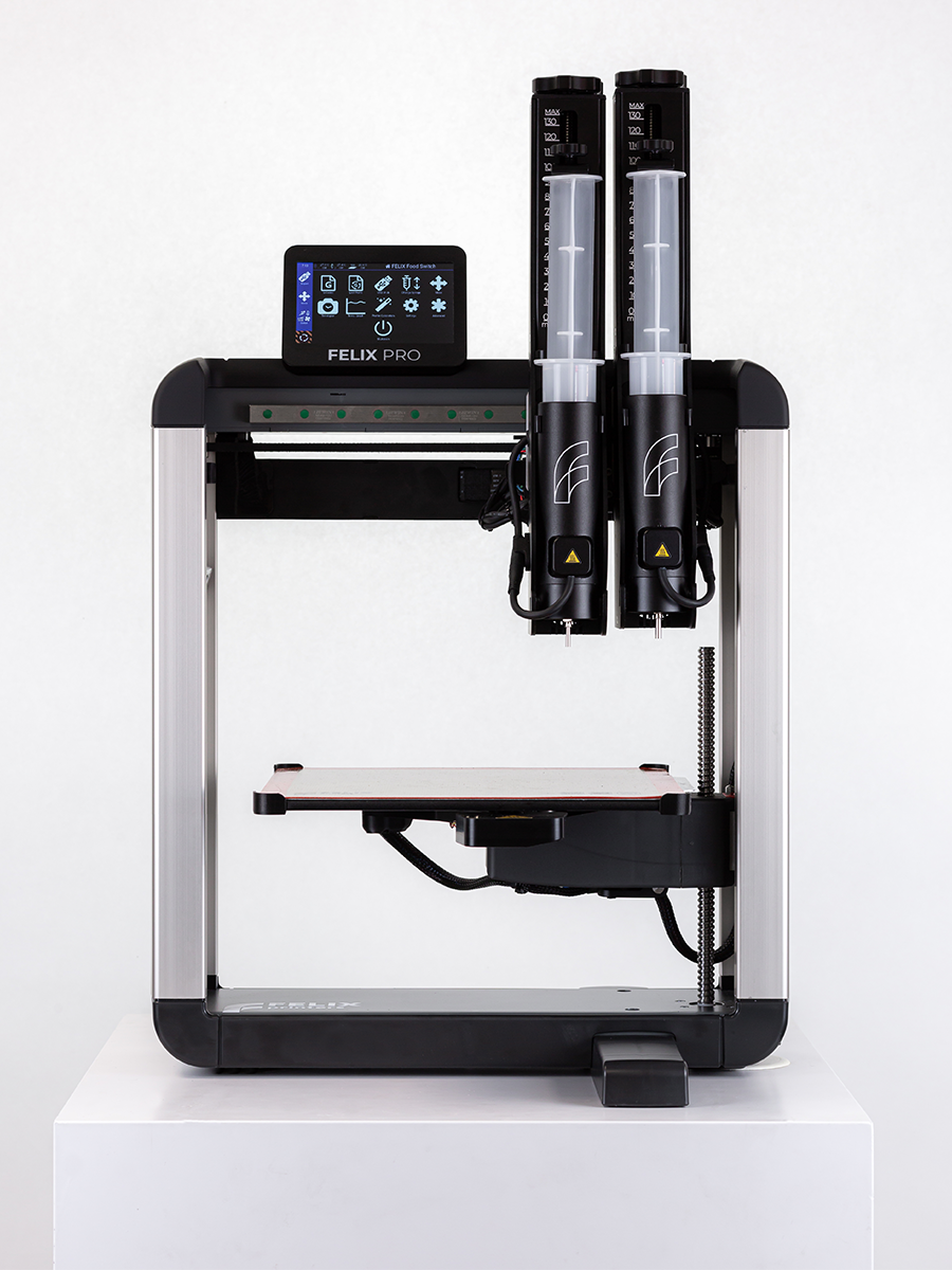 Front mid-shot Felix Switch 3D food printer plus dual plastic basic syringes – compact dual-nozzle 3D food-printing setup