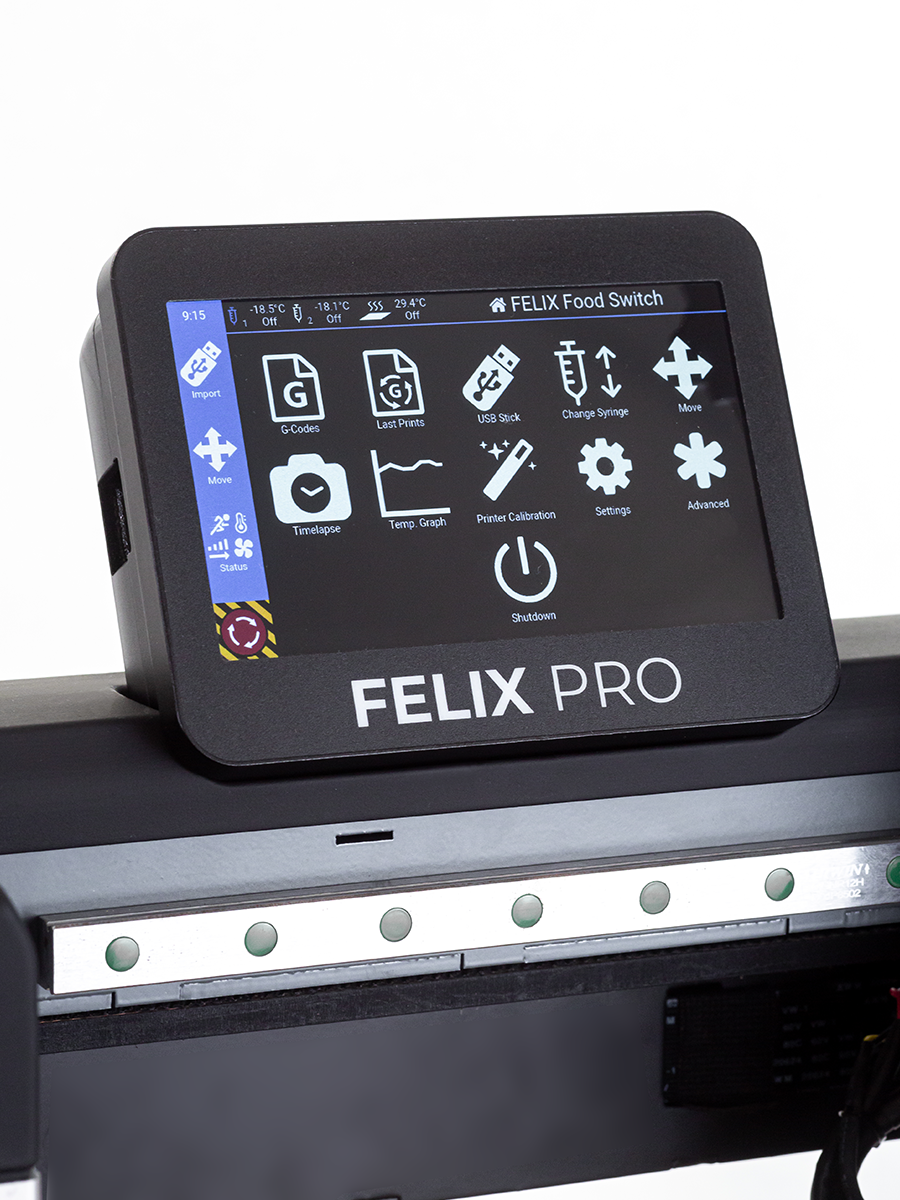 Close-up touch display on Felix Switch 3D food printer – intuitive dual-head control for any 3D food-printing workflow