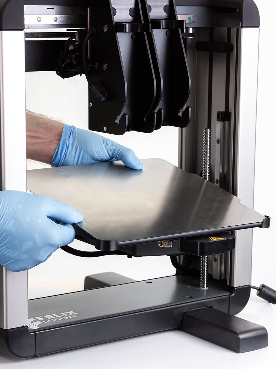 Installing stainless-steel flexplate on build plate – magnetically stable base for reliable 3D food prints